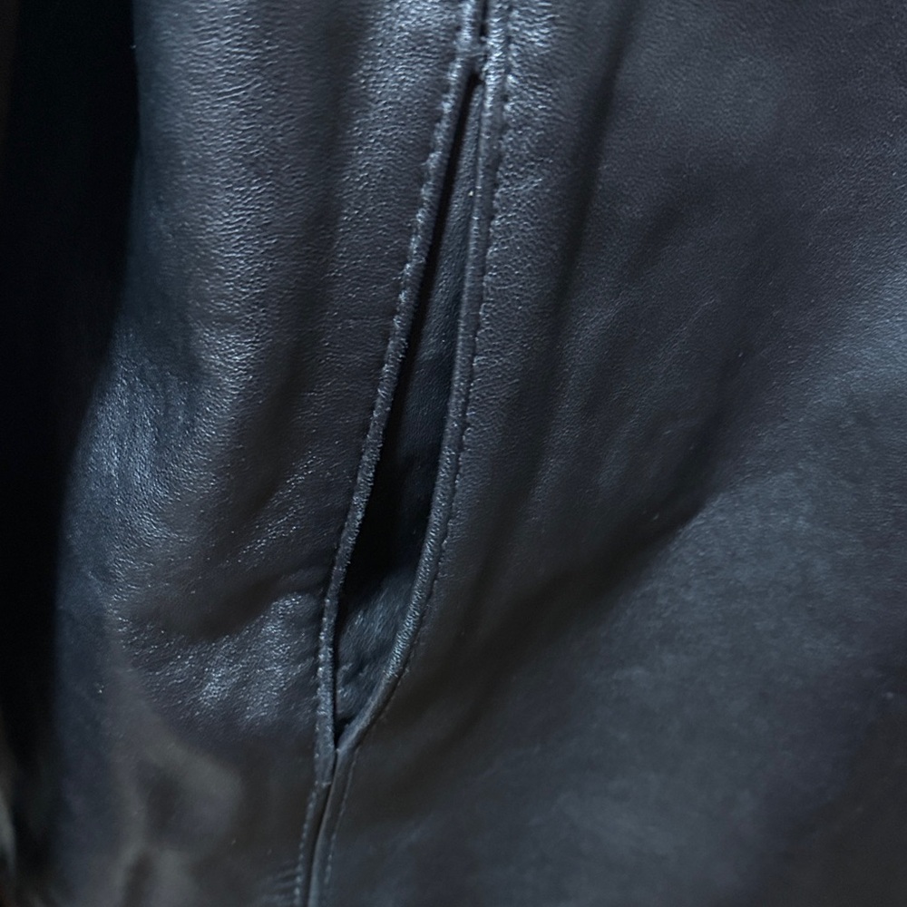 Elegant Black Leather Jacket for Women - Picture 4 of 9